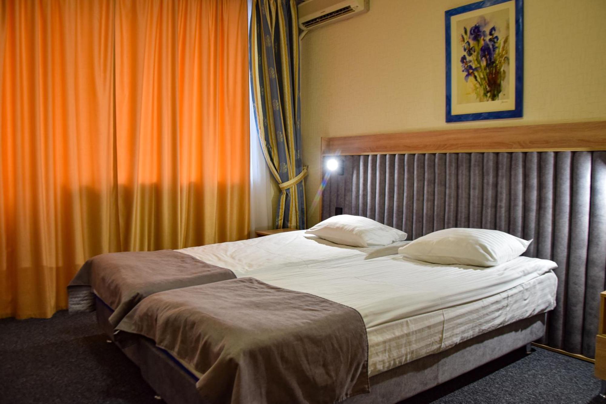 Dnipro Hotel Cherkasy Exterior photo
